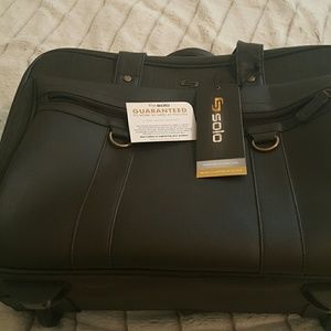 Solo rolling briefcase